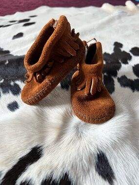 Minnetonka Kids Rust Brown Suede Fringe Moccasins